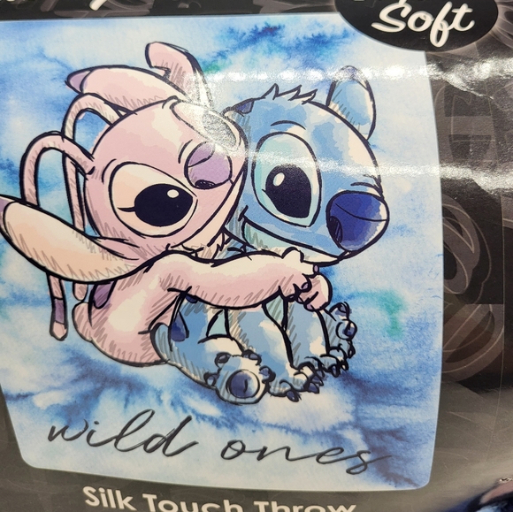 Disney Stitch & Angel throw - Picture 3 of 3